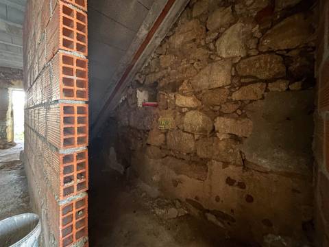 Moradia com Quintal em Construção – Personalize a Casa dos Seus Sonhos em Alcains