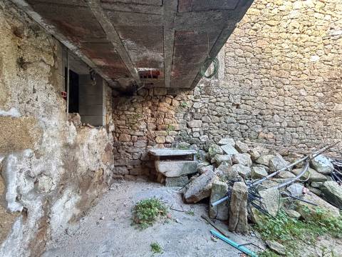 Moradia com Quintal em Construção – Personalize a Casa dos Seus Sonhos em Alcains