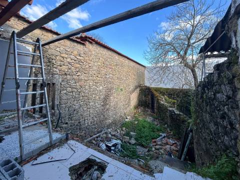 Moradia com Quintal em Construção – Personalize a Casa dos Seus Sonhos em Alcains