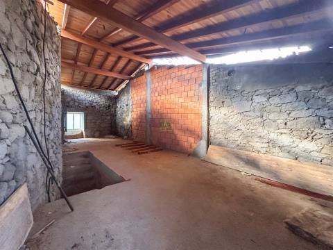 Moradia com Quintal em Construção – Personalize a Casa dos Seus Sonhos em Alcains