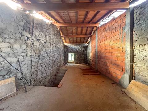 Moradia com Quintal em Construção – Personalize a Casa dos Seus Sonhos em Alcains