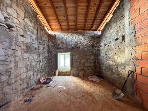 Moradia com Quintal em Construção – Personalize a Casa dos Seus Sonhos em Alcains