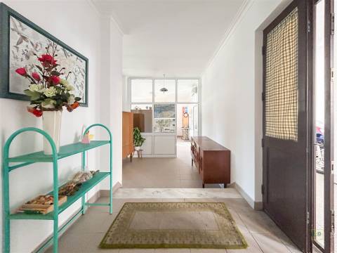 Espaço para Serviços/Explicações 93m2 | Av. Espanha, Castelo Branco