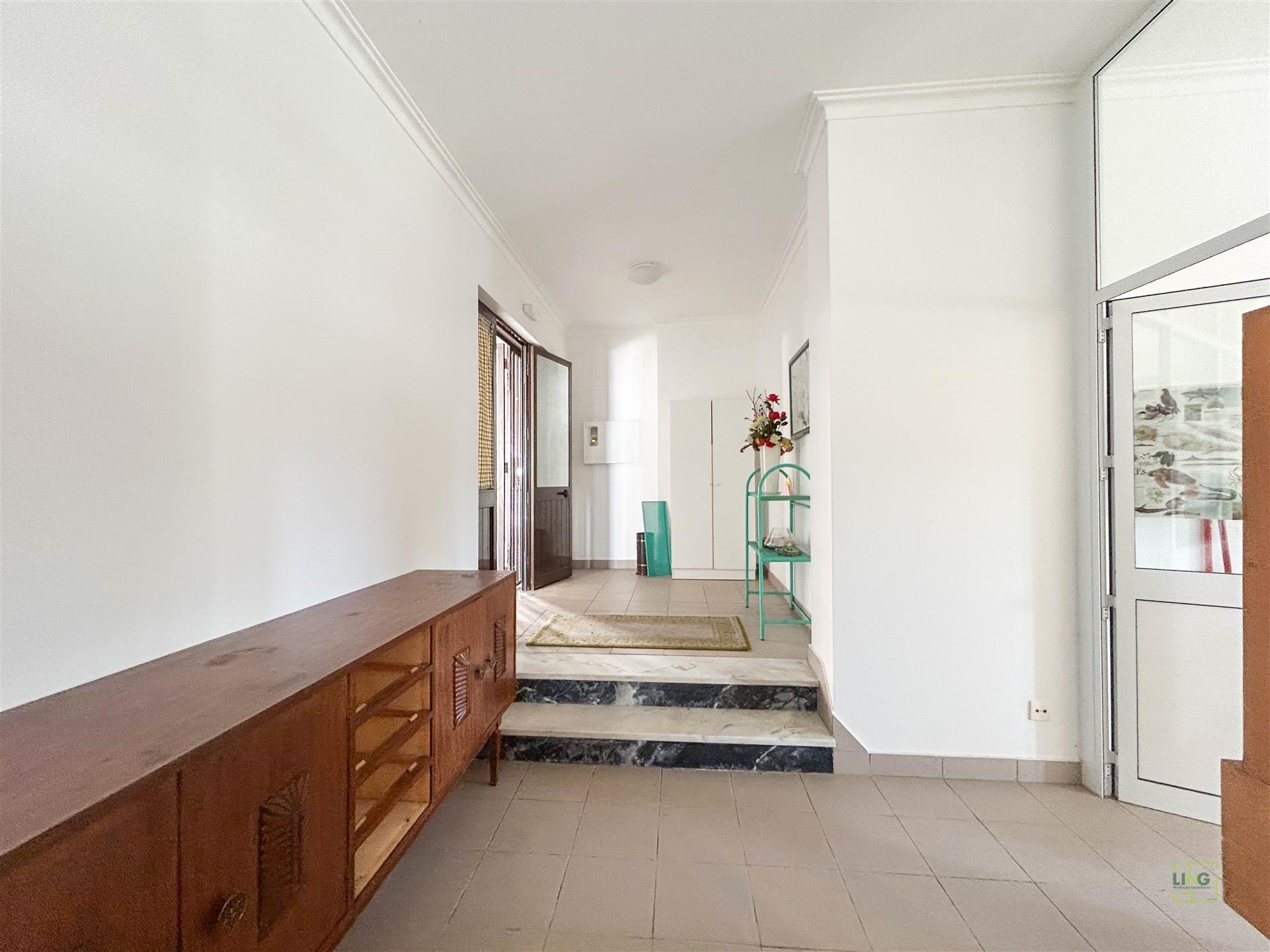 Espaço para Serviços/Explicações 93m2 | Av. Espanha, Castelo Branco