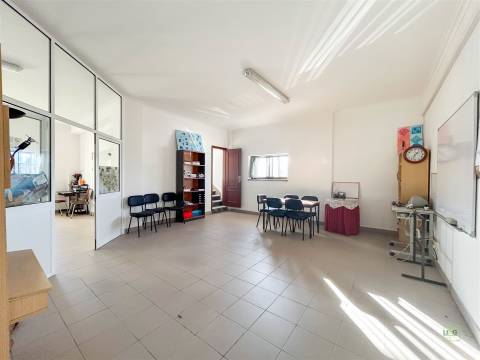 Espaço para Serviços/Explicações 93m2 | Av. Espanha, Castelo Branco