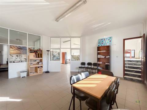 Espaço para Serviços/Explicações 93m2 | Av. Espanha, Castelo Branco