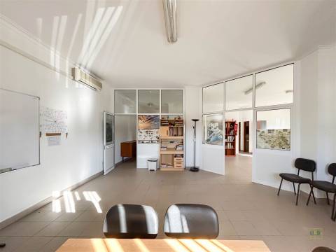 Espaço para Serviços/Explicações 93m2 | Av. Espanha, Castelo Branco