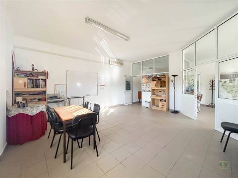 Espaço para Serviços/Explicações 93m2 | Av. Espanha, Castelo Branco