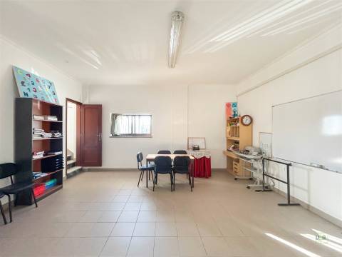 Espaço para Serviços/Explicações 93m2 | Av. Espanha, Castelo Branco