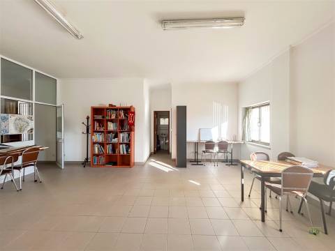 Espaço para Serviços/Explicações 93m2 | Av. Espanha, Castelo Branco