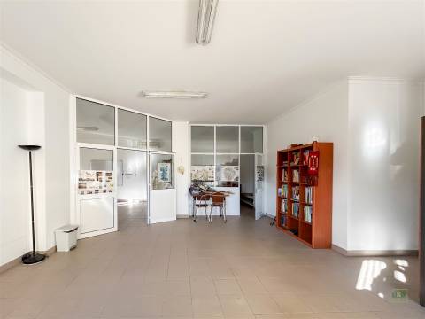 Espaço para Serviços/Explicações 93m2 | Av. Espanha, Castelo Branco
