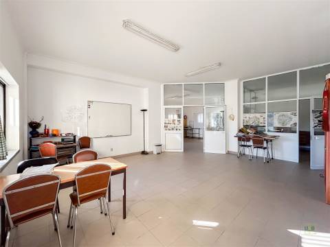 Espaço para Serviços/Explicações 93m2 | Av. Espanha, Castelo Branco