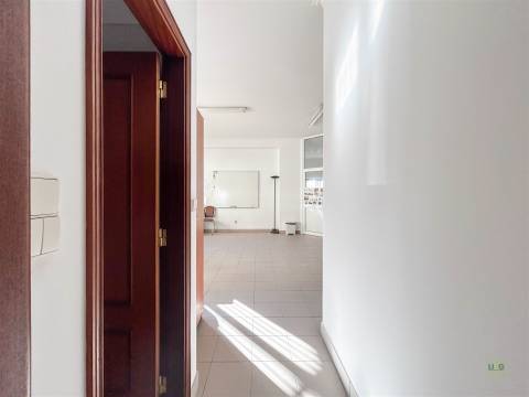 Espaço para Serviços/Explicações 93m2 | Av. Espanha, Castelo Branco