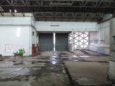 ARMAZÉM 1485 m² – ZONA CENTRAL DE CASTELO BRANCO