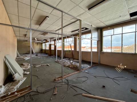 ARMAZÉM 1485 m² – ZONA CENTRAL DE CASTELO BRANCO