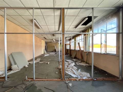 ARMAZÉM 1485 m² – ZONA CENTRAL DE CASTELO BRANCO