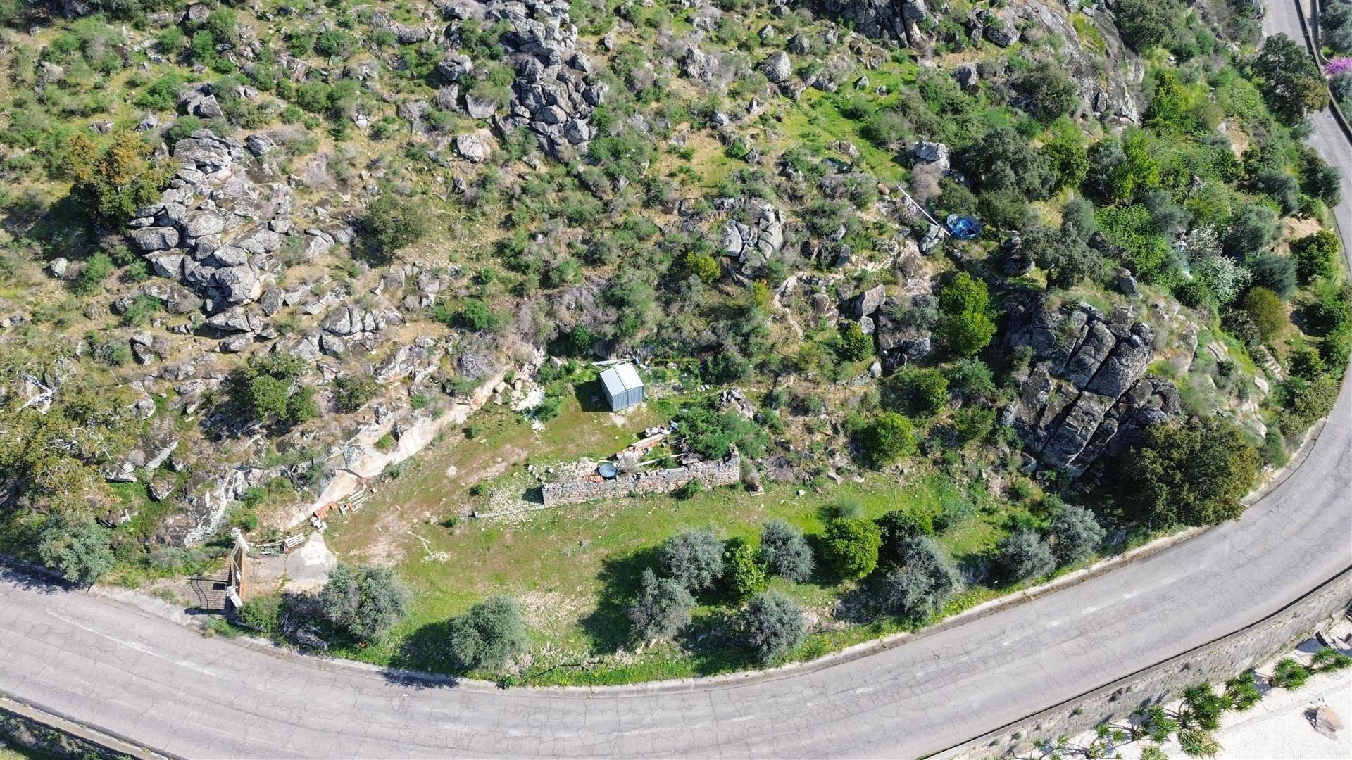 terreno urbano com cerca de 2.000 m², Idanha-a-Nova