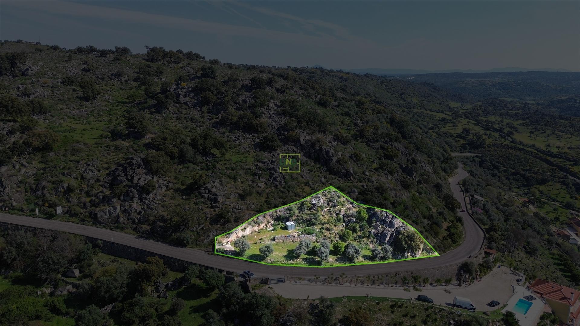 terreno urbano com cerca de 2.000 m², Idanha-a-Nova