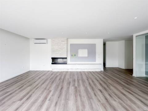 Apartamento T3 Moderno em Condomínio Fechado com Piscina