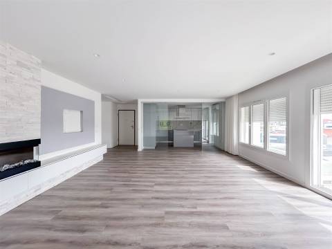 Apartamento T3 Moderno em Condomínio Fechado com Piscina