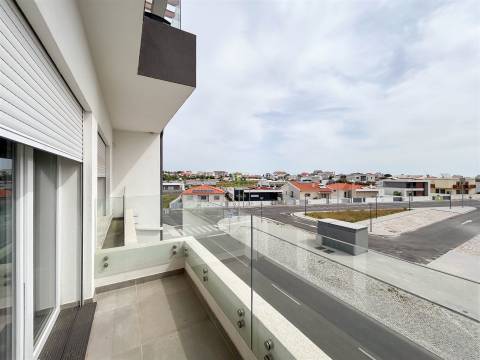 Apartamento T3 Moderno em Condomínio Fechado com Piscina