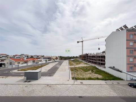 Apartamento T3 Moderno em Condomínio Fechado com Piscina