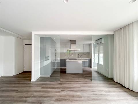 Apartamento T3 Moderno em Condomínio Fechado com Piscina