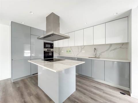 Apartamento T3 Moderno em Condomínio Fechado com Piscina