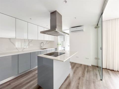 Apartamento T3 Moderno em Condomínio Fechado com Piscina