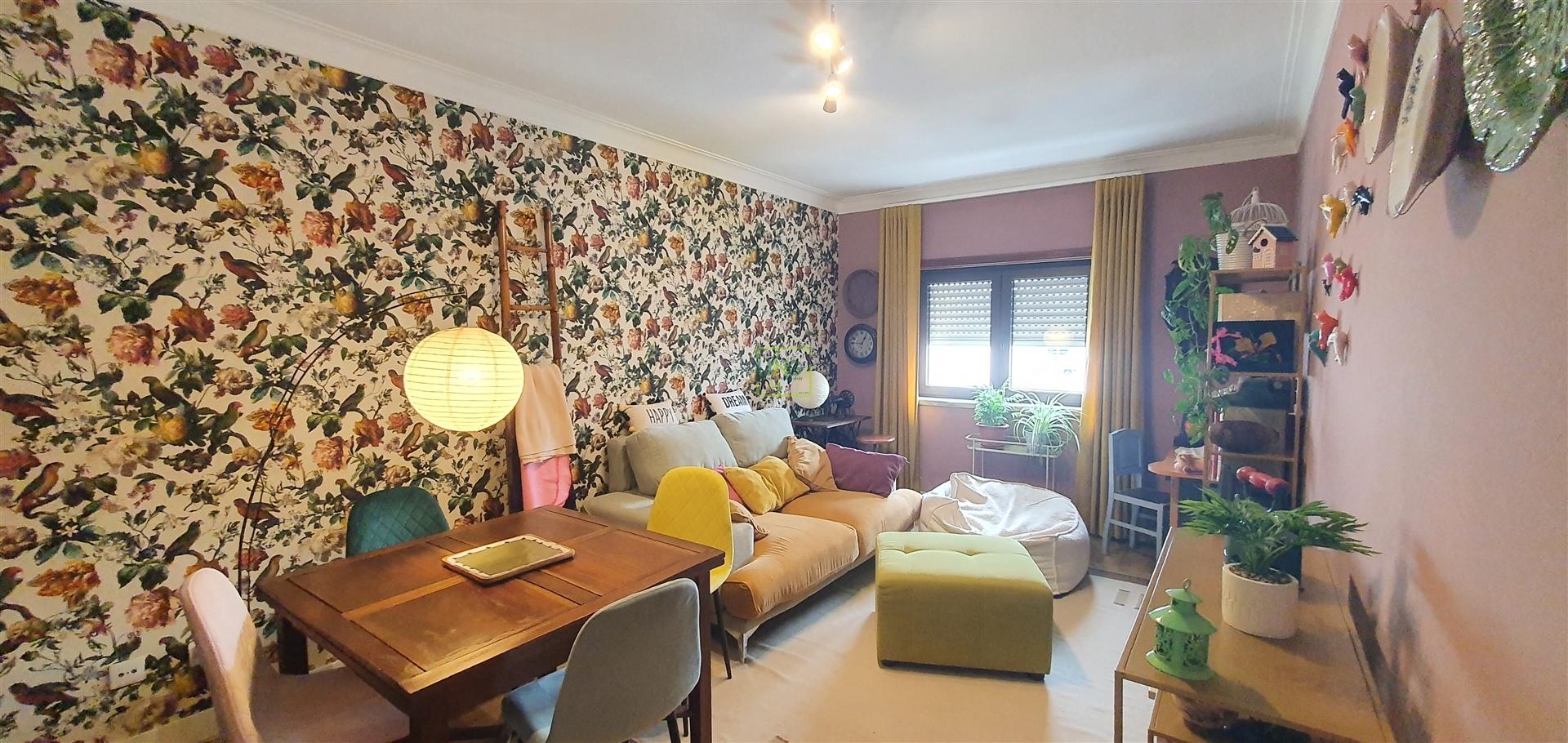 Apartamento T2 totalmente remodelado