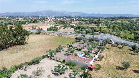 Quinta na Lardosa com Água Própria e Excelente Localização