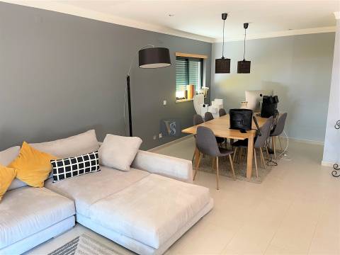 Moradia em Banda T3 Venda em Quelfes,Olhão