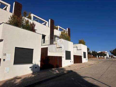 Moradia Geminada T3 Venda em Moncarapacho e Fuseta,Olhão