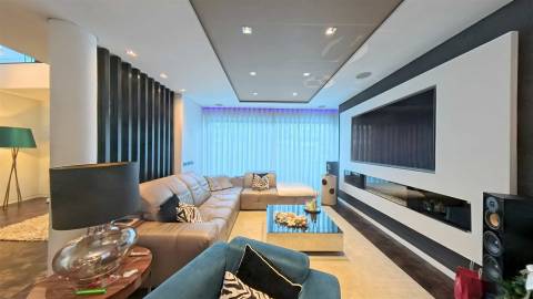 Moradia T4+2 Venda em Quelfes,Olhão