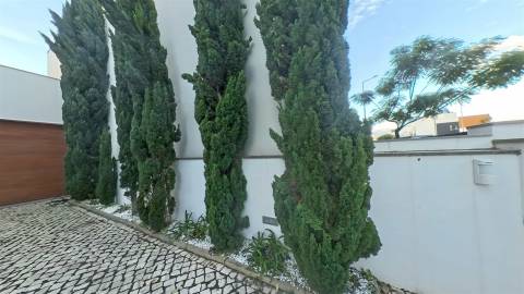 Moradia T4+2 Venda em Quelfes,Olhão