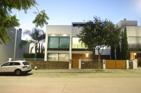 Moradia T4+2 Venda em Quelfes,Olhão