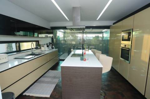 Moradia T4+2 Venda em Quelfes,Olhão