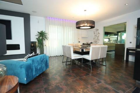 Moradia T4+2 Venda em Quelfes,Olhão