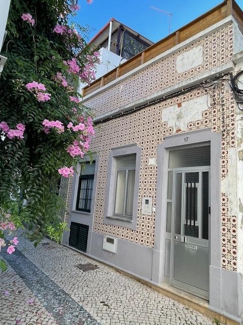 Moradia V2, com terraço, Baixa de Olhão