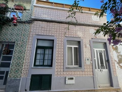 Moradia V2, com terraço, Baixa de Olhão