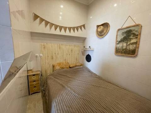 Moradia V2, com terraço, Baixa de Olhão