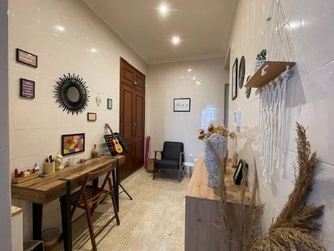 Moradia V2, com terraço, Baixa de Olhão