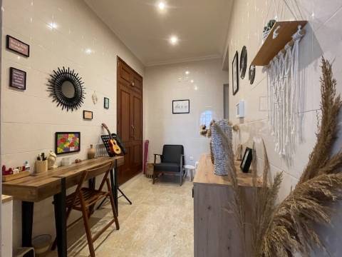 Moradia V2, com terraço, Baixa de Olhão