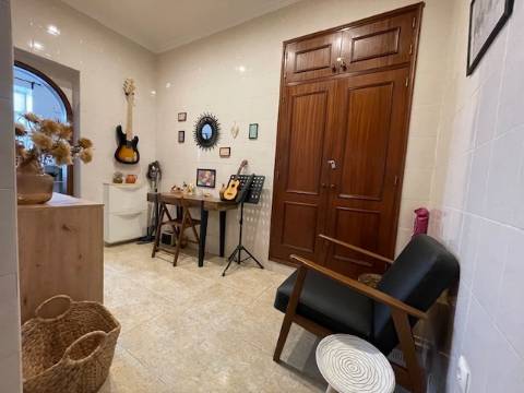 Moradia V2, com terraço, Baixa de Olhão