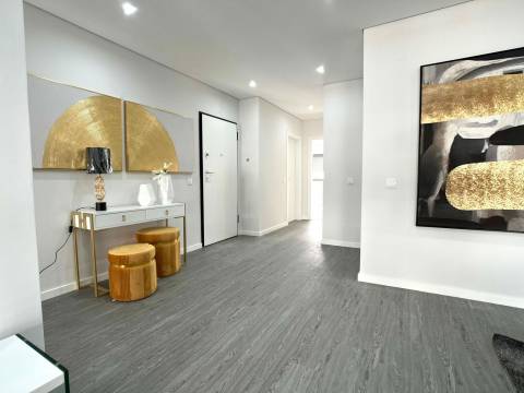 Apartamento T4 Venda em Quelfes,Olhão