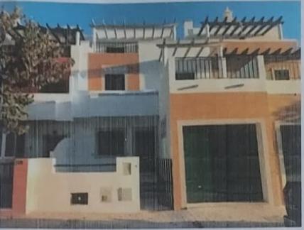 Moradia Geminada T4 Venda em Quelfes,Olhão