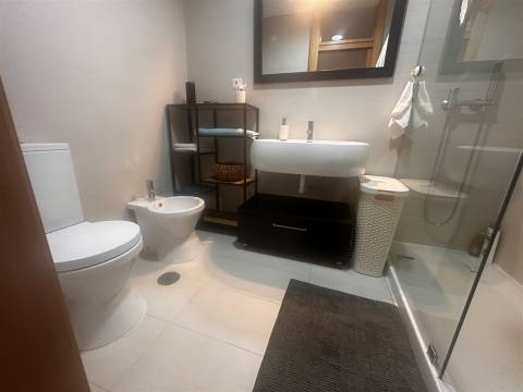 Apartamento T3 com garagem e terraço privativo