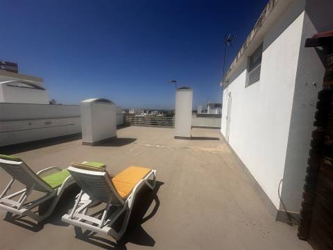 Apartamento T3 com garagem e terraço privativo