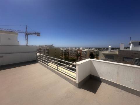 Apartamento T3 com garagem e terraço privativo