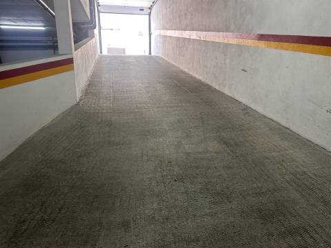 Apartamento T3 com garagem e terraço privativo